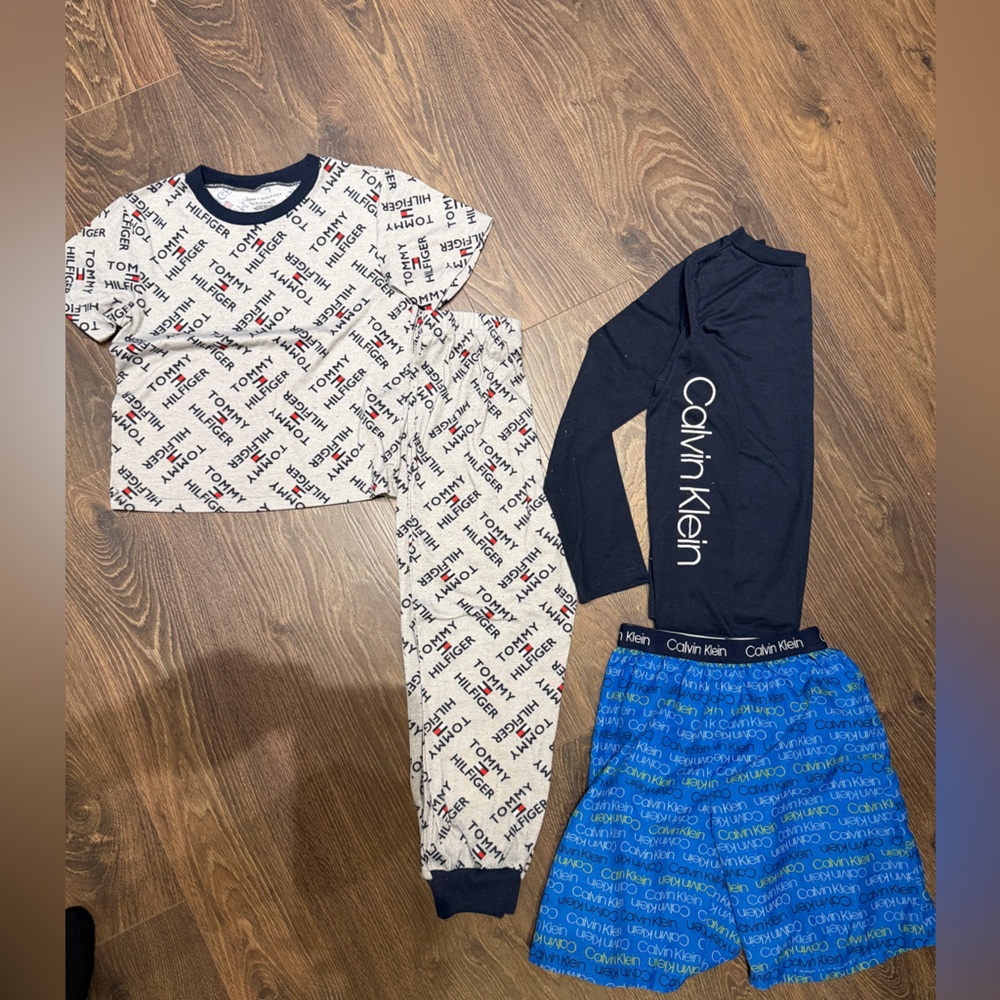 Tommy Hilfiger 2 boys pajama set Logo Print Pajama Set in Cream and Black